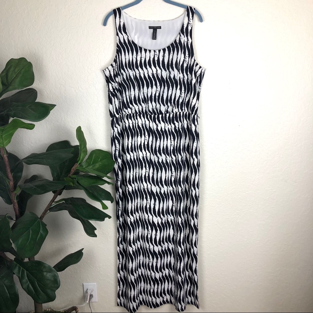 EUC Chico’s Black & White Wave Print Maxi Dress